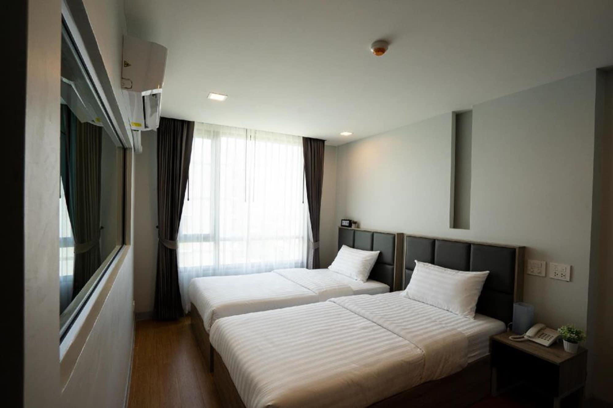 Onpa Hotel & Residence Bangsaen Exterior photo